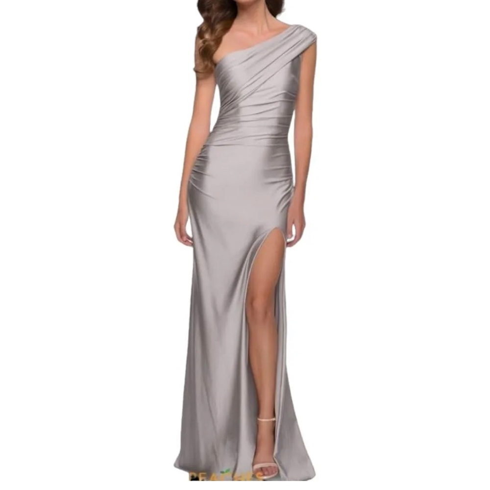La Femme size 00 silver grey off the shoulder formal dress gown